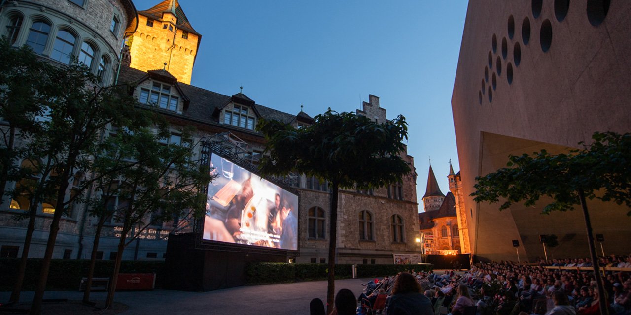 Hofkino im Innenhof des Landesmuseum